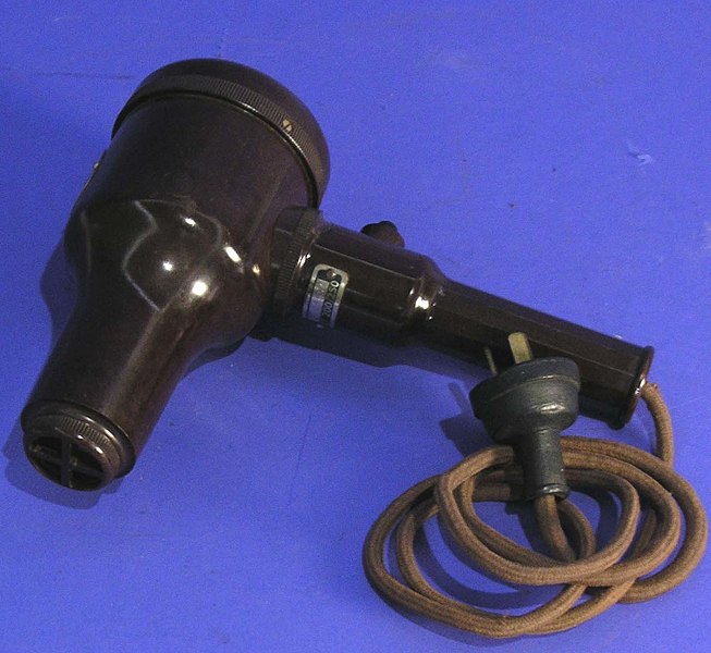 Файл:Hair dryer (AM 1999.67.7-2).jpg