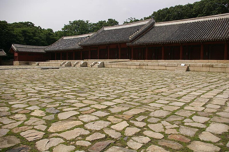 File:Jongmyo Main Square.jpg