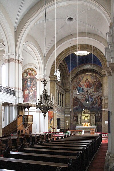 Archivo:Nepomukkirche Altarrichtung.JPG