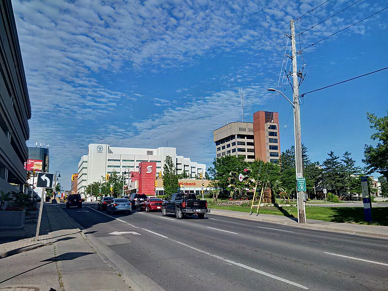 File:Oshawa, Ontario. King street.jpg