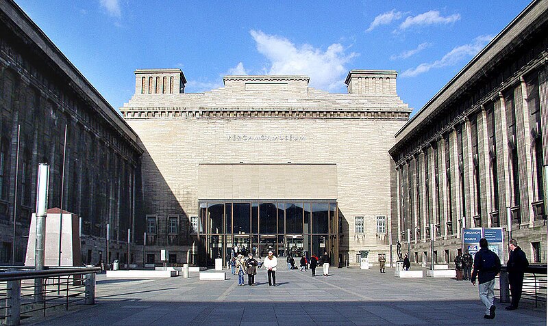 Archivo:Pergamonmuseum Front.jpg