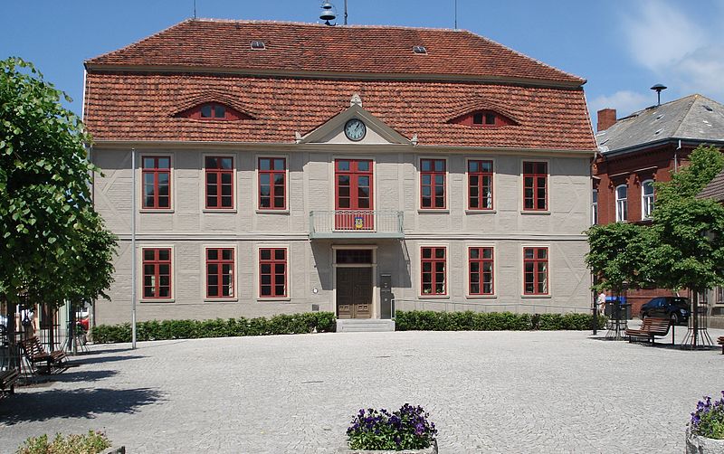 File:Rathaus Malchow.JPG