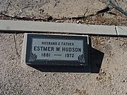 The grave site of Estmer W. Hudson (1881–1972).