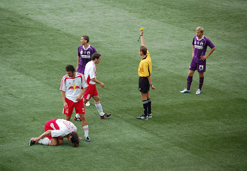 Файл:Verwarnung im Fussball-RB Salzburg-18-09-2005.jpg