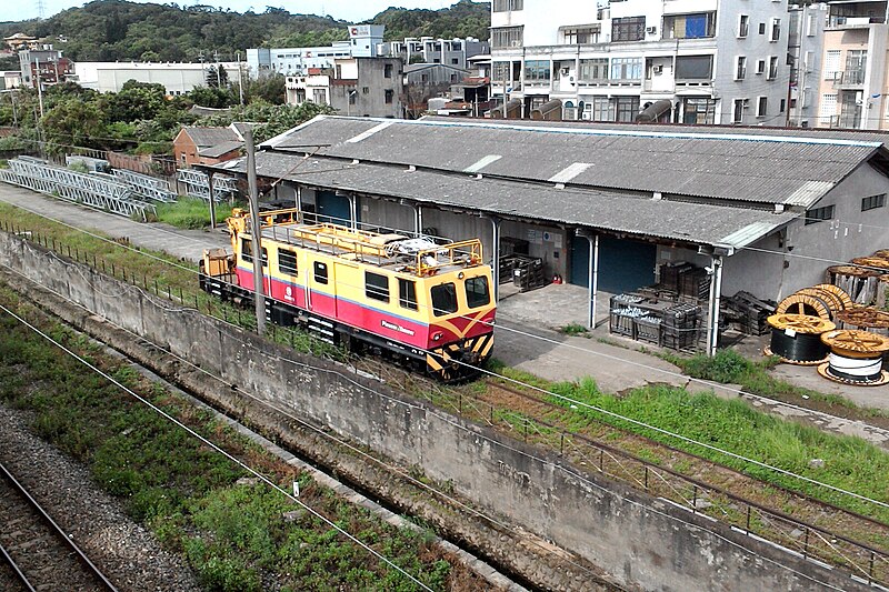 File:台鐵香山車站 CMB19 20170625.jpg