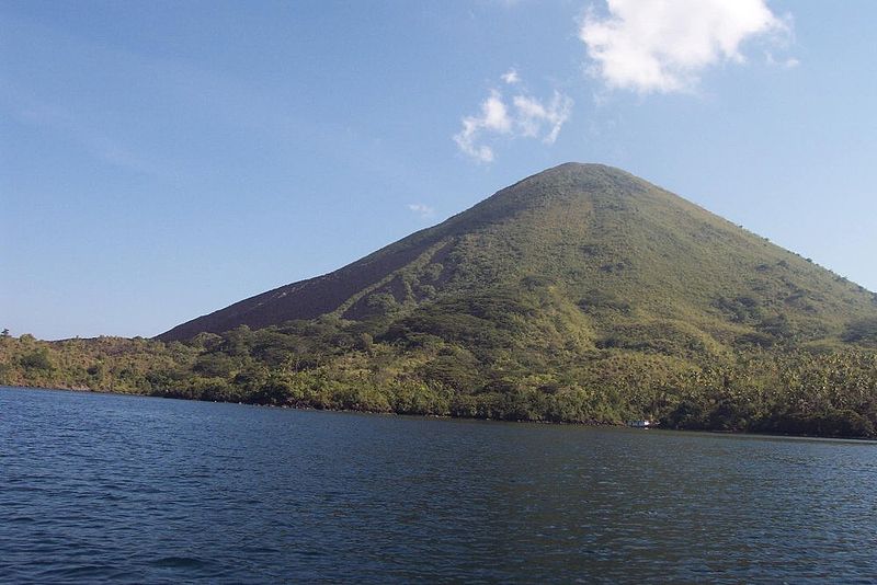 File:BandaVolcano.JPG