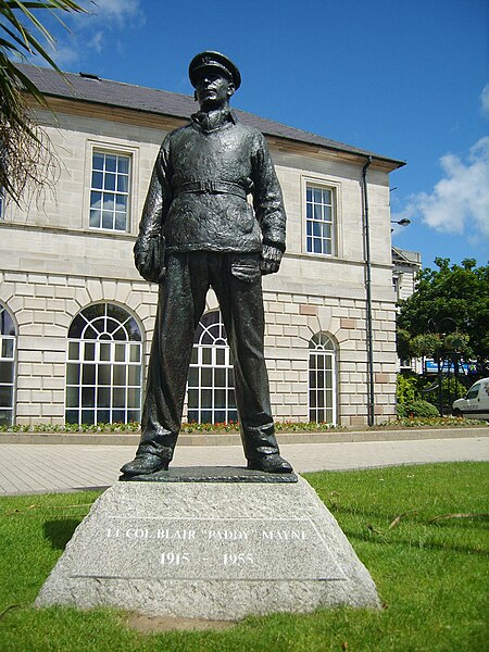 Archivo:Estatua de Paddy Mayne.jpg