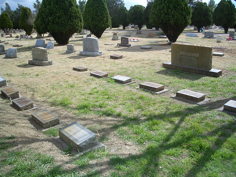 File:Garrett grave2.JPG