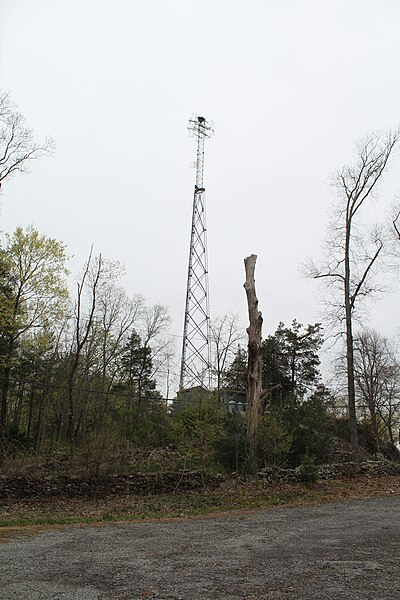 File:WELH Transmitter.jpg