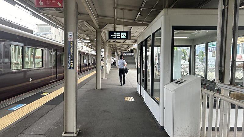 File:武庫之荘駅大阪梅田方面ホーム.jpg