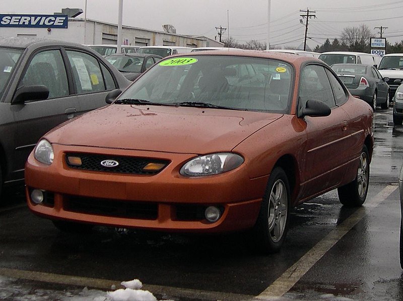 Archivo:2003 Ford ZX2.jpg