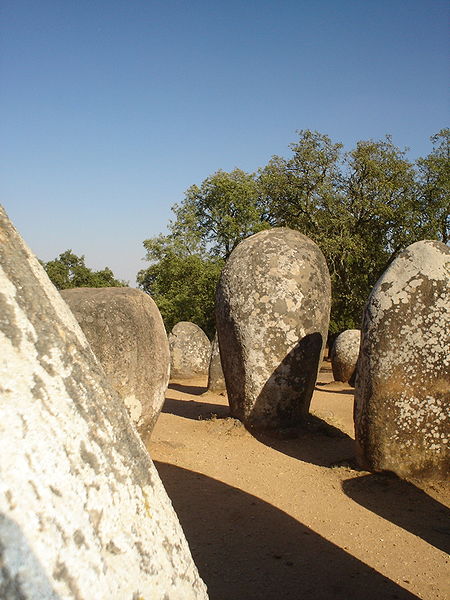 Файл:Almendres cromlech 3.jpg