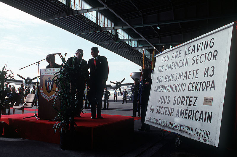 File:Checkpoint sign President Reagan.jpg