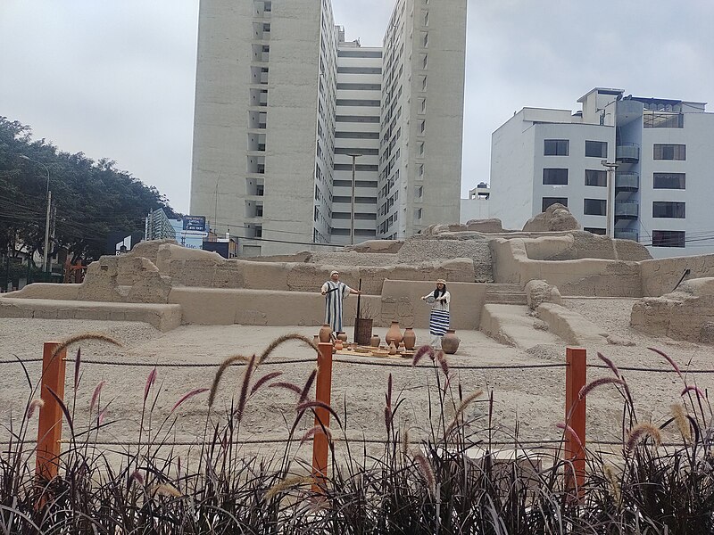 Archivo:Huaca La Merced 01.jpg