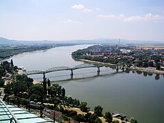 Vista del puente Maria Valeria y Štúrovo, desde desde Esztergom