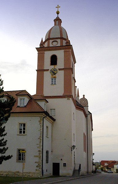 File:Maria Roggendorf Kirche.jpg