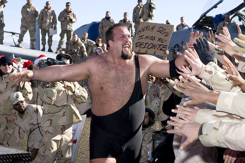 Archivo:Paul Wight in Afghanistan.jpg