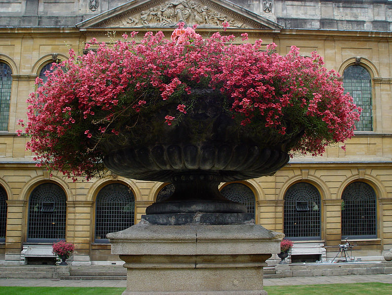 File:Queens-College-Oxford3.jpg