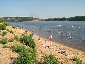 Городской пляж на левом берегу Волги