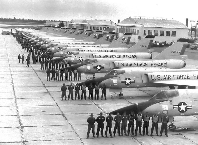 File:498th Fighter-Interceptor Squadron-F-106-row-1968.jpg