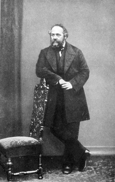 Archivo:Bakunin Standing.jpg