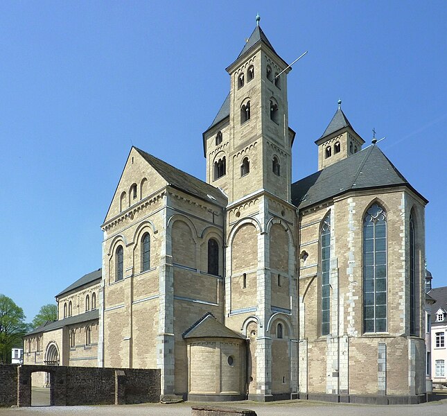 File:Basilika Knechtsteden (02).jpg