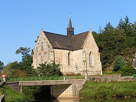 The Chapel of Our Lady of Good Encounter, with the Nantes-Brest canal in the foreground