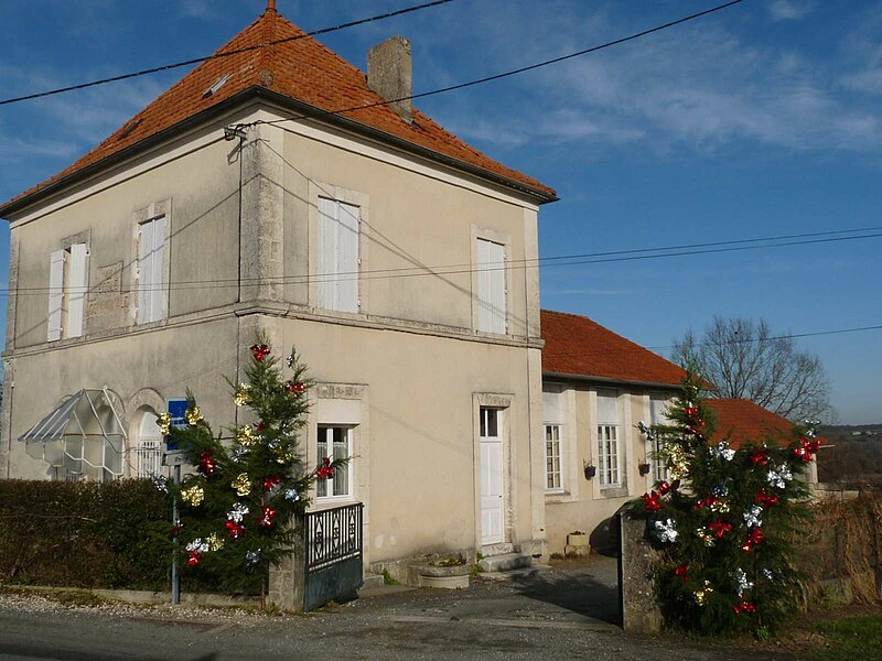 File:Bourg-du-bost ancienne mairie2.jpg