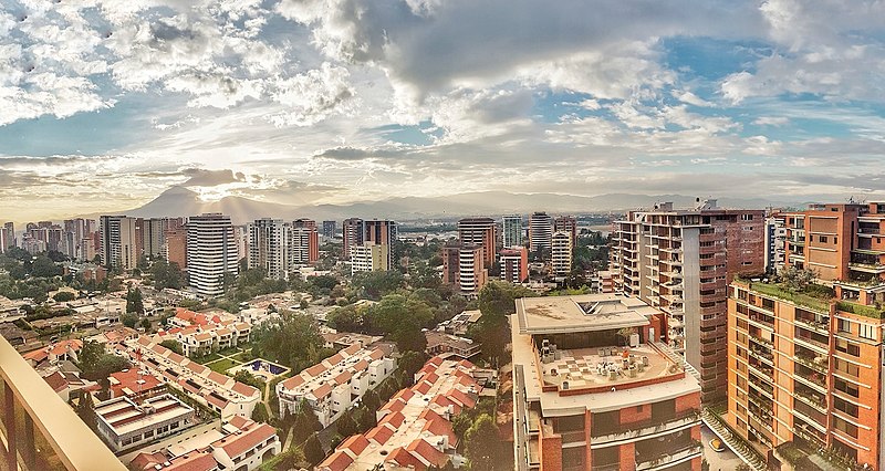 Archivo:Buildings in Guatemala City.jpg