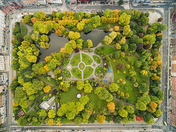 图为位于爱尔兰都柏林的圣斯蒂芬绿地。