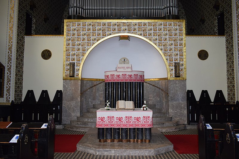 File:Fasoriref pulpit.jpg