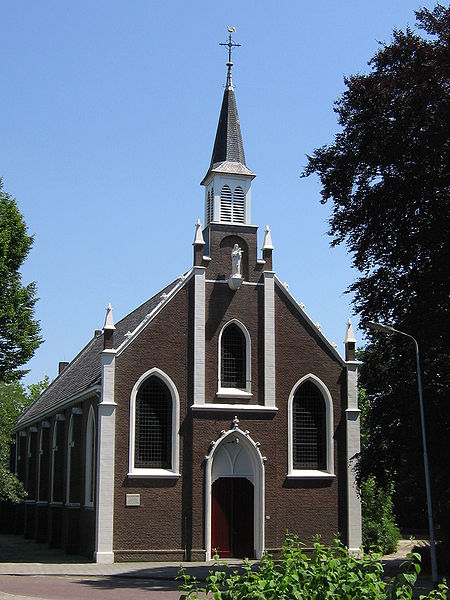 File:OvezandeKerkje1.jpg