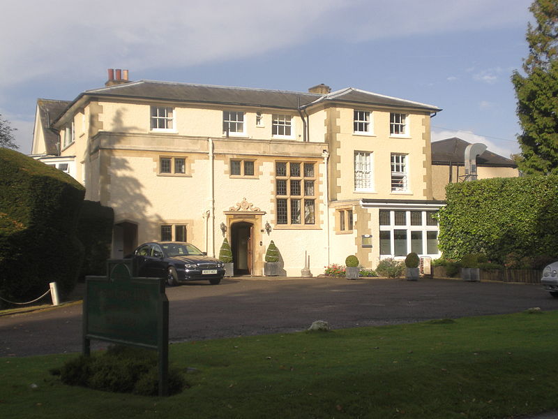 File:Preston Cross Hotel.JPG