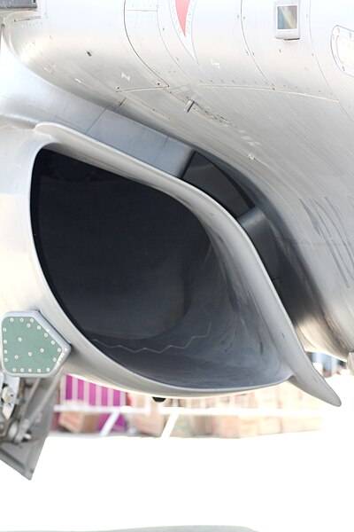 Файл:Rafale serrated inlet.JPG