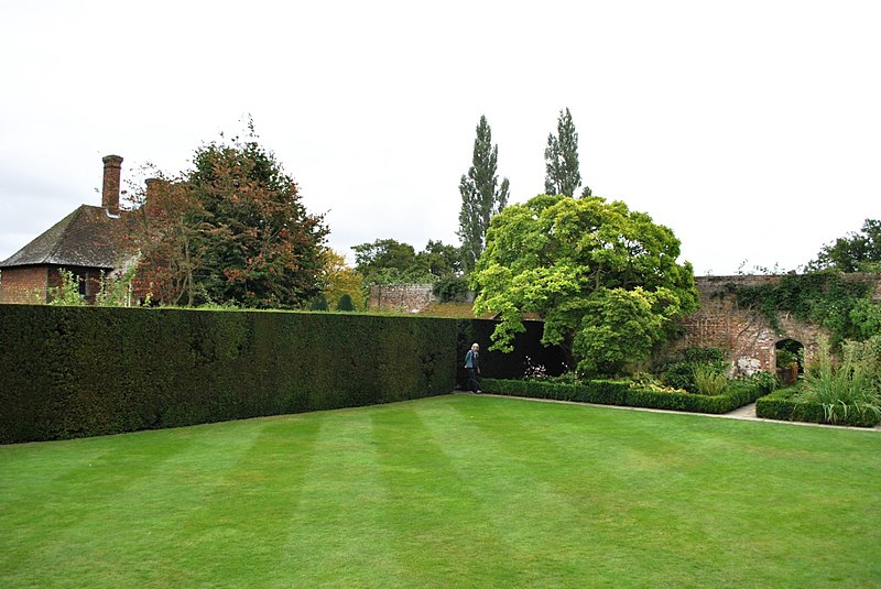 File:Sissinghurst Castle (12).JPG