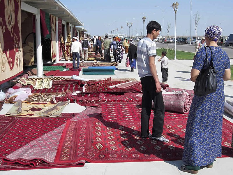 File:Tolkuchka Bazaar in Ashgabat.jpg