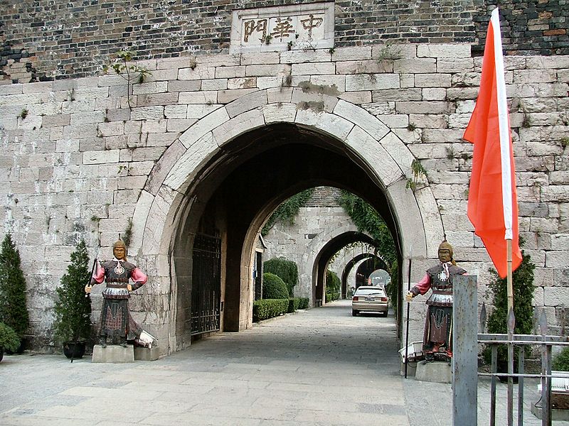 File:2004 0928 Nanjing ZhongHuaGate.jpg