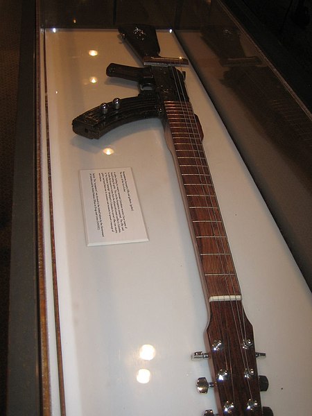 Файл:AK-guitar.jpg