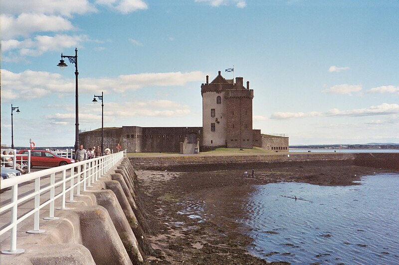 File:Broughty Castle harbour.JPG