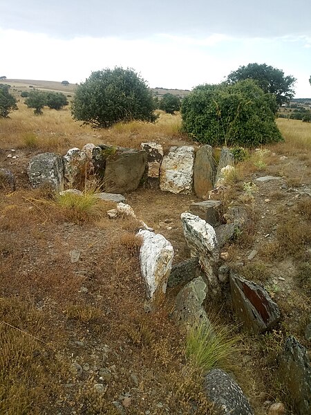 Archivo:Dolmen Teriñuelo.jpg