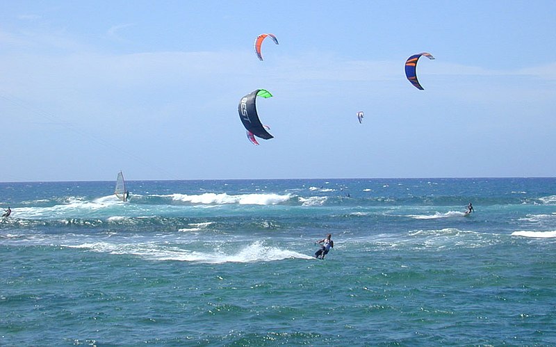 Файл:Kite surfing Oahu.jpg