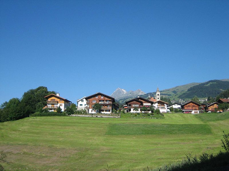 File:Rueun Dorf.jpg