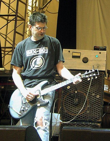 File:Shellac ATP 2007-guitariste.jpg