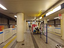 Subway-Shinyokohama-Sta-Platform.JPG