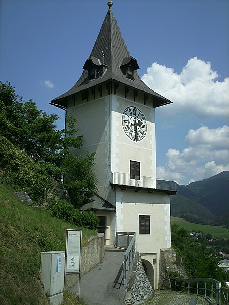 File:Uhrturm Schloßberg Bruck-Mur.JPG