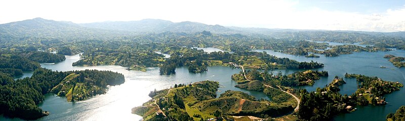 Archivo:Embalse de Guatape.jpg