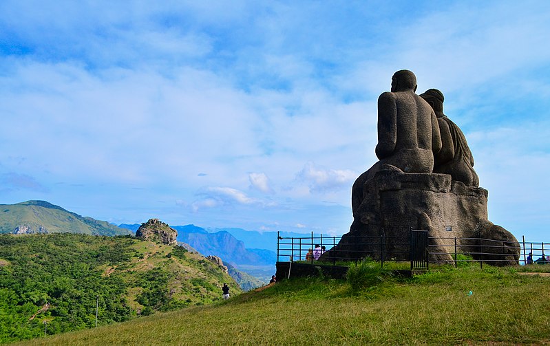 File:Kuravan kurathi statue, ramakkalmedu.jpg