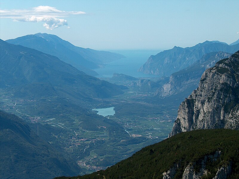 File:Lago garda dalla Paganella.JPG