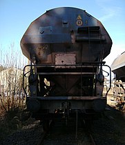 Funnel-shaped wagon floor