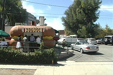 Tail O' the Pup hot dog stand in California[13]